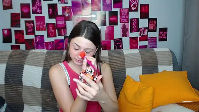 Snapshot of MilanaRoza chatting on 03/01/25, 01:51 MilanaRoza online show from 03/01/25, 01:51