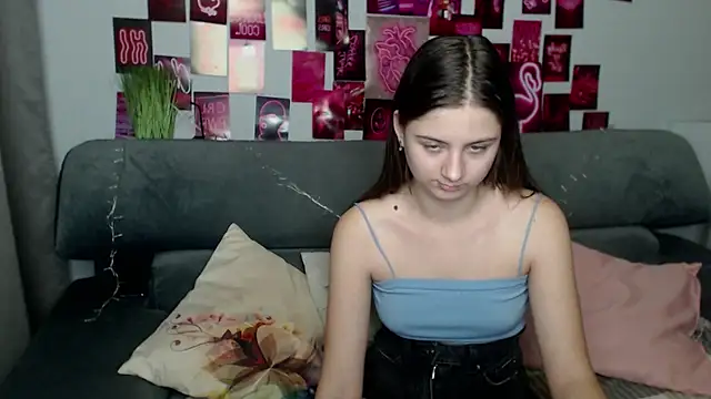 Snapshot of MilanaRoza chatting on 10/12/25, 05:01 MilanaRoza online show from 10/12/25, 05:01