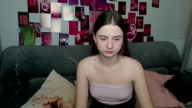 Snapshot of MilanaRoza chatting on 10/16/25, 04:57 MilanaRoza online show from 10/16/25, 04:57