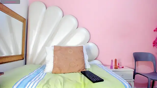 Snapshot of Ally_Parkeer_ chatting on 02/26/25, 04:56 Ally Parkeer online show from 02/26/25, 04:56