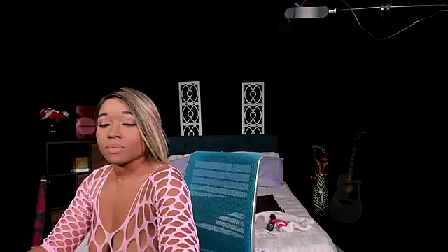 Snapshot of NinaRiveraXO chatting on 10/04/25, 01:36 NinaRiveraXO online show from 10/04/25, 01:36