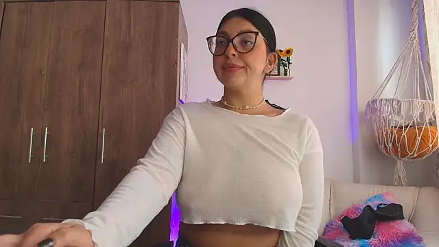 Snapshot of Vioolletta chatting on 05/29/26, 03:21 Vioolletta online show from 05/29/26, 03:21