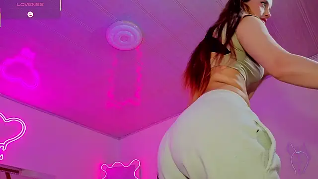 Snapshot of Laylafoxy_tay chatting on 09/18/25, 03:08 Laylafoxy tay online show from 09/18/25, 03:08