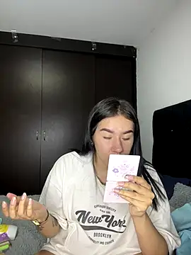 Snapshot of Im_Valen_Cute chatting on 12/03/24, 12:13 Im Valen Cute online show from 12/03/24, 12:13