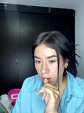 Snapshot of Im_Valen_Cute chatting on 12/03/24, 03:20 Im Valen Cute online show from 12/03/24, 03:20