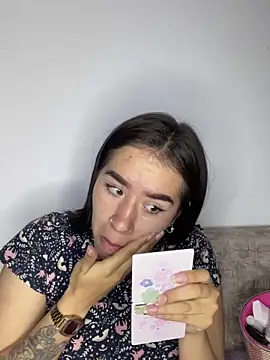 Snapshot of Im_Valen_Cute chatting on 12/21/24, 01:36 Im Valen Cute online show from 12/21/24, 01:36