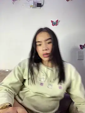 Snapshot of Im_Valen_Cute chatting on 12/23/24, 12:35 Im Valen Cute online show from 12/23/24, 12:35