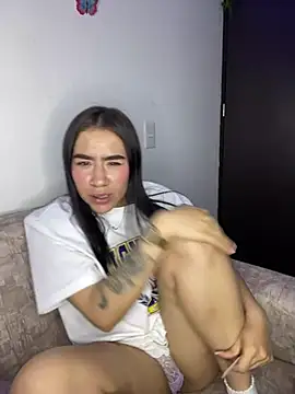 Snapshot of Im_Valen_Cute chatting on 12/26/24, 10:31 Im Valen Cute online show from 12/26/24, 10:31