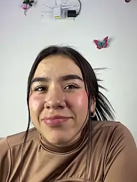 Snapshot of Im_Valen_Cute chatting on 12/28/24, 02:33 Im Valen Cute online show from 12/28/24, 02:33