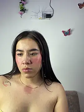 Snapshot of Im_Valen_Cute chatting on 12/29/24, 02:27 Im Valen Cute online show from 12/29/24, 02:27