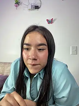 Snapshot of Im_Valen_Cute chatting on 12/31/24, 01:36 Im Valen Cute online show from 12/31/24, 01:36