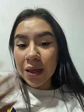 Snapshot of Im_Valen_Cute chatting on 01/04/25, 12:27 Im Valen Cute online show from 01/04/25, 12:27