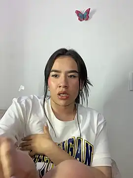 Snapshot of Im_Valen_Cute chatting on 01/04/25, 03:29 Im Valen Cute online show from 01/04/25, 03:29