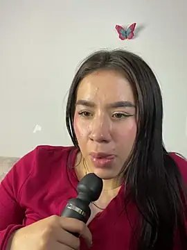 Snapshot of Im_Valen_Cute chatting on 01/07/25, 02:42 Im Valen Cute online show from 01/07/25, 02:42