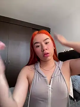 Snapshot of Im_Valen_Cute chatting on 02/24/25, 03:42 Im Valen Cute online show from 02/24/25, 03:42