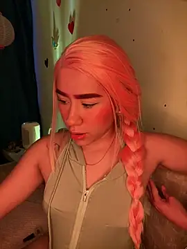 Snapshot of Im_Valen_Cute chatting on 03/03/25, 11:24 Im Valen Cute online show from 03/03/25, 11:24