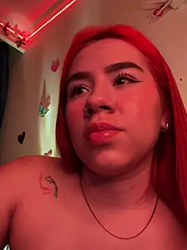 Snapshot of Im_Valen_Cute chatting on 03/08/25, 12:33 Im Valen Cute online show from 03/08/25, 12:33