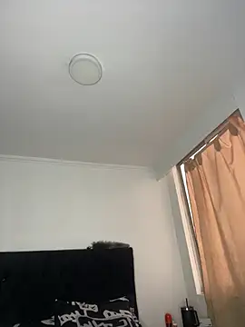 Snapshot of Im_Valen_Cute chatting on 03/10/25, 10:24 Im Valen Cute online show from 03/10/25, 10:24