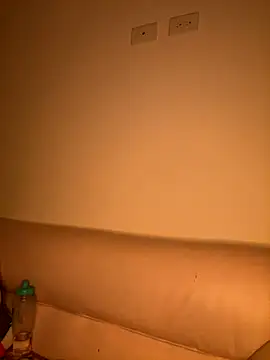 Snapshot of Im_Valen_Cute chatting on 10/04/25, 02:31 Im Valen Cute online show from 10/04/25, 02:31