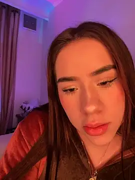 Snapshot of Im_Valen_Cute chatting on 10/23/25, 01:16 Im Valen Cute online show from 10/23/25, 01:16