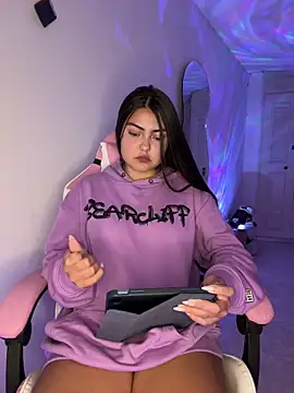 Snapshot of gabbyfoox chatting on 12/12/24, 05:42 gabbyfoox online show from 12/12/24, 05:42