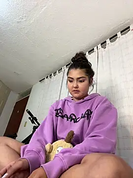 Snapshot of gabbyfoox chatting on 12/13/24, 02:21 gabbyfoox online show from 12/13/24, 02:21