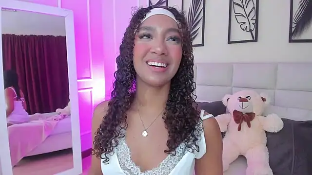 Snapshot of Amber__Sanchez chatting on 03/06/25, 03:24 Amber  Sanchez online show from 03/06/25, 03:24