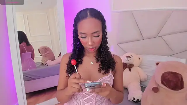 Snapshot of Amber__Sanchez chatting on 03/18/25, 02:04 Amber  Sanchez online show from 03/18/25, 02:04