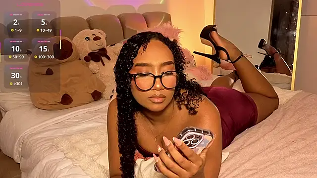Snapshot of Amber__Sanchez chatting on 10/18/25, 02:25 Amber  Sanchez online show from 10/18/25, 02:25