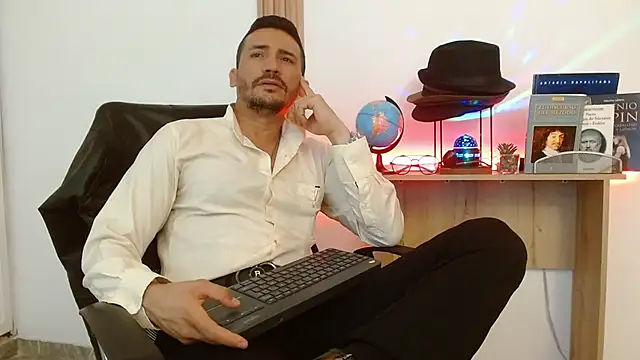 Reiko 85  online show from 11/13/25, 03:55