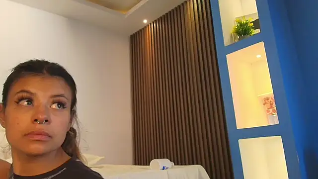 Snapshot of Antonella_Torres2 chatting on 05/28/26, 03:26 Antonella Torres2 online show from 05/28/26, 03:26