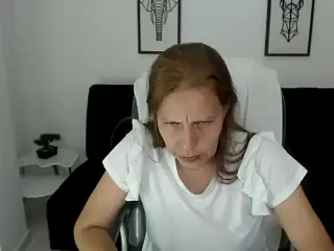 Milf karlye online show from 03/02/25, 12:53