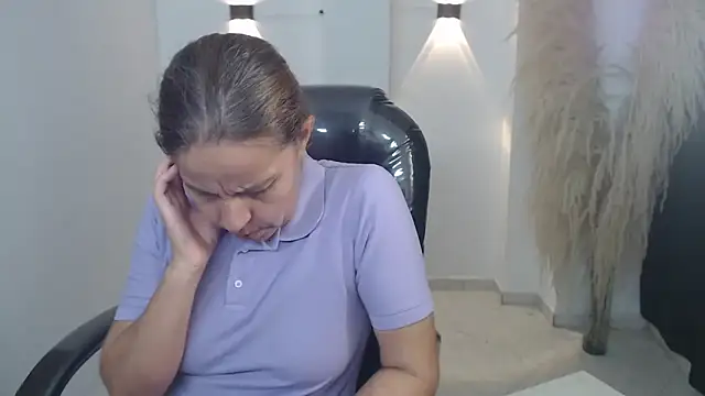 Milf karlye online show from 12/22/25, 02:30