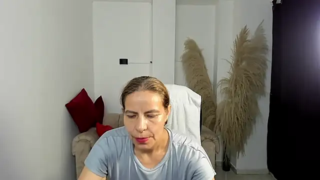 Milf karlye online show from 03/17/26, 02:27