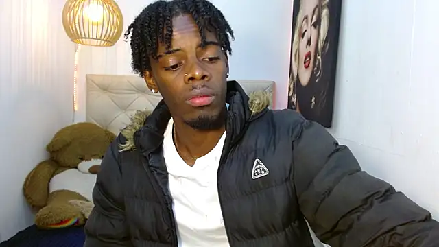 Snapshot of royce_ebony chatting on 12/14/24, 02:34 royce ebony online show from 12/14/24, 02:34