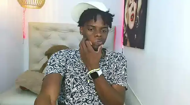 Snapshot of royce_ebony chatting on 01/14/25, 02:08 royce ebony online show from 01/14/25, 02:08