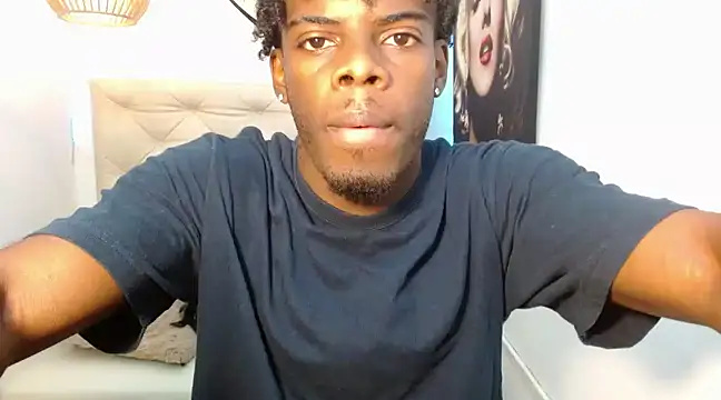 Snapshot of royce_ebony chatting on 01/15/25, 02:27 royce ebony online show from 01/15/25, 02:27