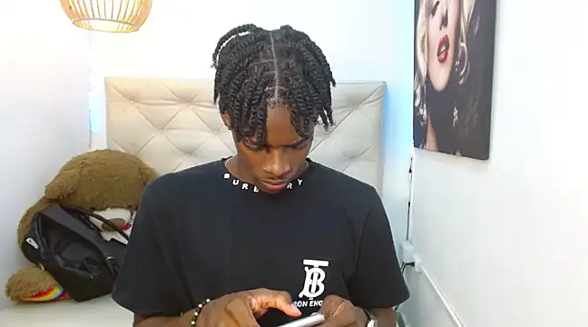 Snapshot of royce_ebony chatting on 01/22/25, 02:26 royce ebony online show from 01/22/25, 02:26