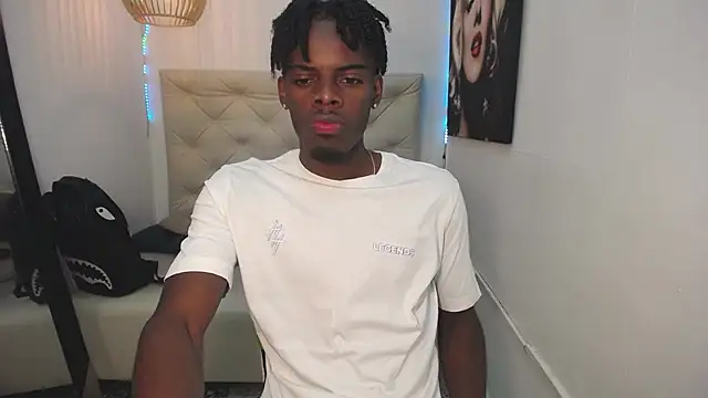 Snapshot of royce_ebony chatting on 01/25/25, 02:58 royce ebony online show from 01/25/25, 02:58