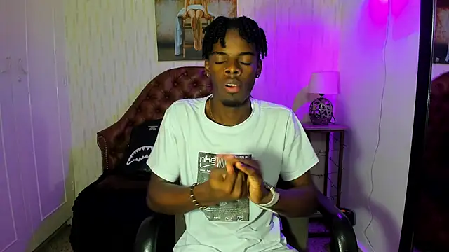 Snapshot of royce_ebony chatting on 01/29/25, 02:30 royce ebony online show from 01/29/25, 02:30