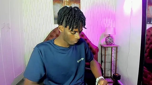 Snapshot of royce_ebony chatting on 01/30/25, 02:38 royce ebony online show from 01/30/25, 02:38