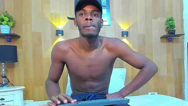 Snapshot of royce_ebony chatting on 02/21/25, 02:50 royce ebony online show from 02/21/25, 02:50