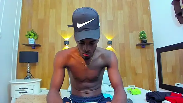 Snapshot of royce_ebony chatting on 02/21/25, 05:56 royce ebony online show from 02/21/25, 05:56