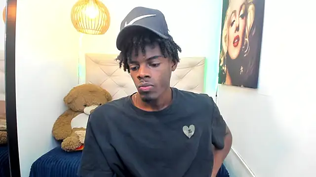 Snapshot of royce_ebony chatting on 09/13/25, 02:55 royce ebony online show from 09/13/25, 02:55