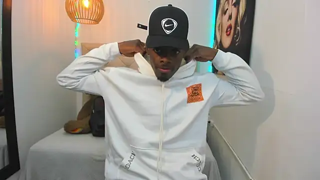 Snapshot of royce_ebony chatting on 09/25/25, 02:26 royce ebony online show from 09/25/25, 02:26