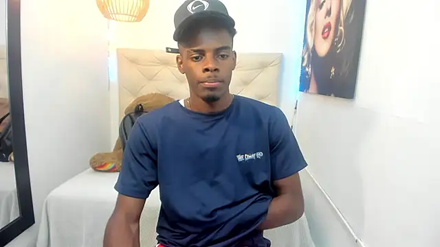 Snapshot of royce_ebony chatting on 09/26/25, 02:48 royce ebony online show from 09/26/25, 02:48