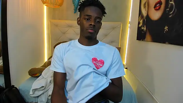 Snapshot of royce_ebony chatting on 09/30/25, 02:27 royce ebony online show from 09/30/25, 02:27