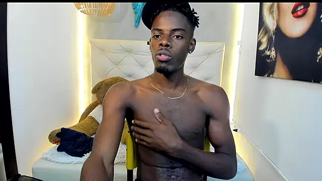 Snapshot of royce_ebony chatting on 10/23/25, 02:55 royce ebony online show from 10/23/25, 02:55