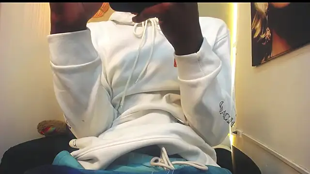 Snapshot of royce_ebony chatting on 10/29/25, 02:47 royce ebony online show from 10/29/25, 02:47