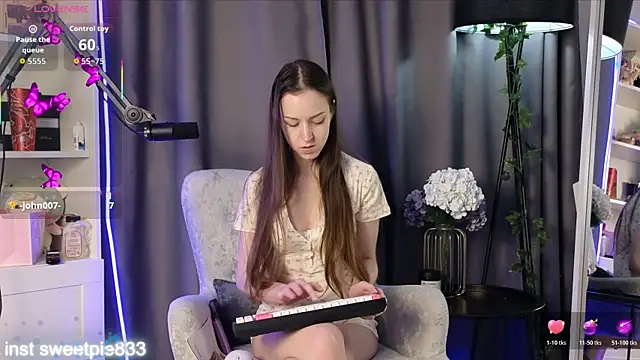 Snapshot of Anal_Girl_ chatting on 05/11/26, 07:00 Anal Girl online show from 05/11/26, 07:00